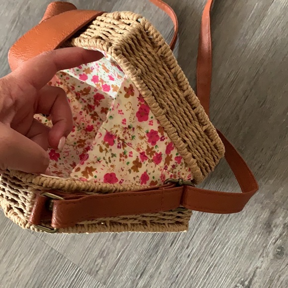 🥂☀️Must have summer crossbody!!! 📣🤩 - Picture 3 of 6